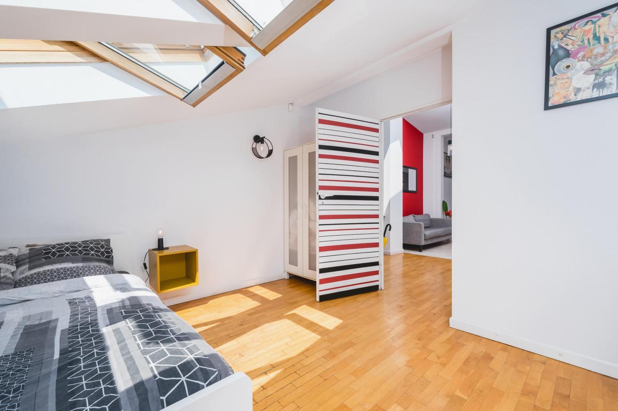 Unique Spacious 3 Bedroom - Old Town Loft - By Upstairs *