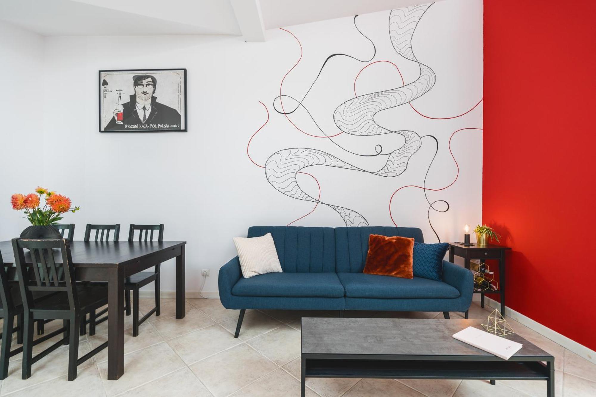 Unique Spacious 3 Bedroom - Old Town Loft - By Upstairs Apartment