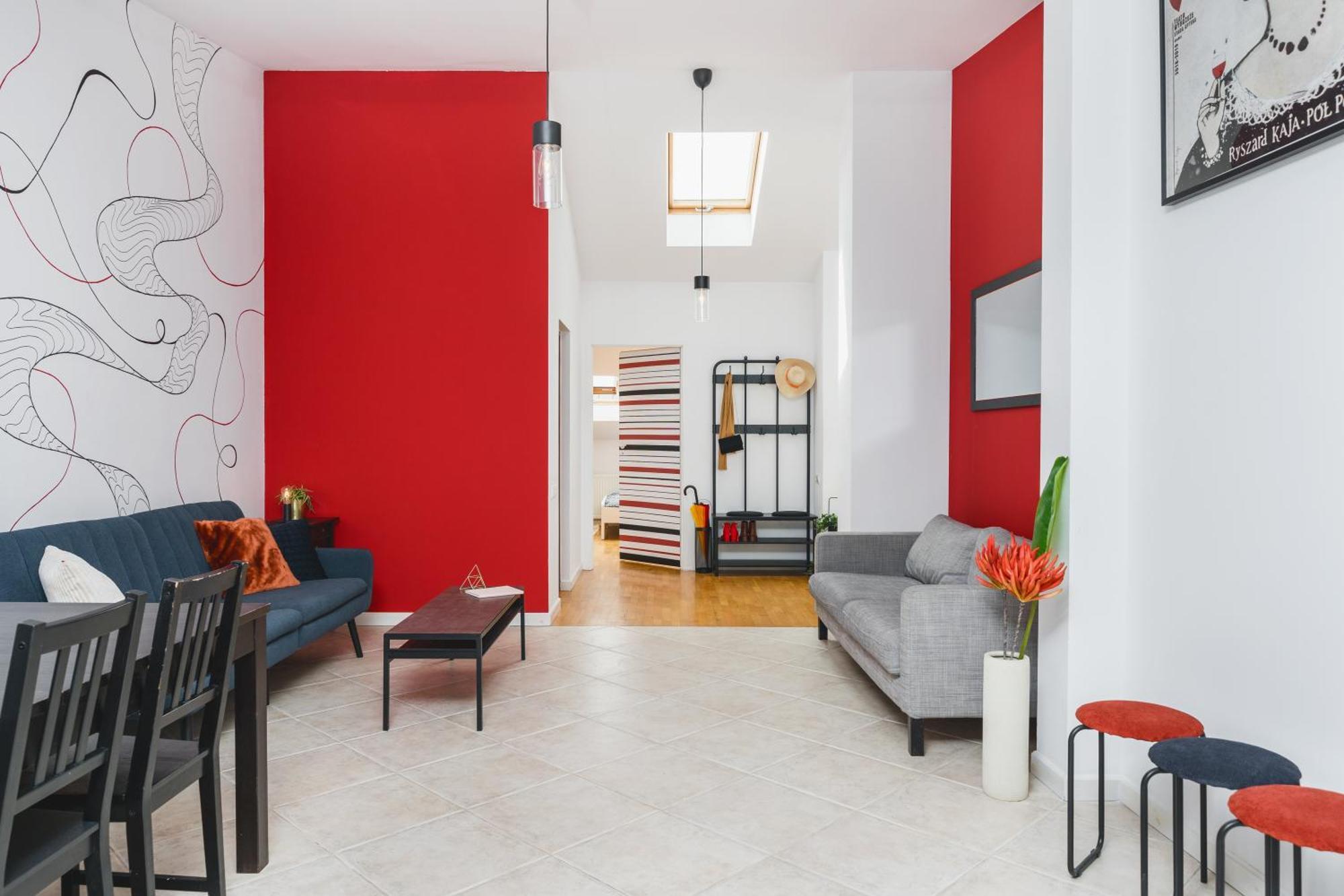 Unique Spacious 3 Bedroom - Old Town Loft - By Upstairs Apartment *