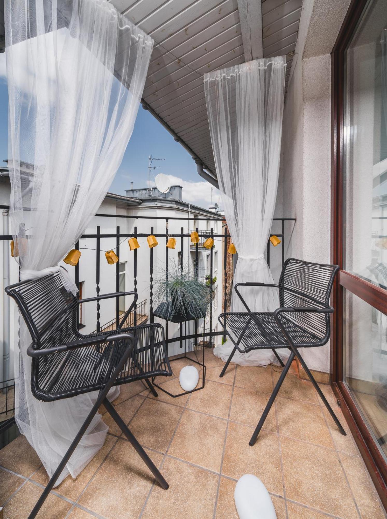 Unique Spacious 3 Bedroom - Old Town Loft - By Upstairs Apartment *